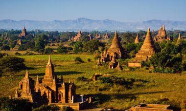 Gün doğumunda Bagan Tapınakları, Bagan, Myanmar 