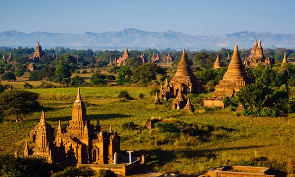 De tempels van Bagan bij zonsopgang, Bagan, Myanmar — Stockfoto