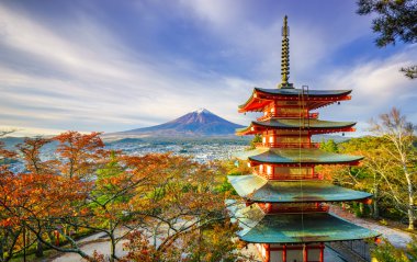 Mt. Fuji ile Chureito Pagoda adlı gündoğumu, Fujiyoshida, Japonya 