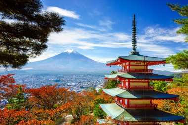 Mt. Fuji ile Chureito Pagoda, Fujiyoshida, Japonya 