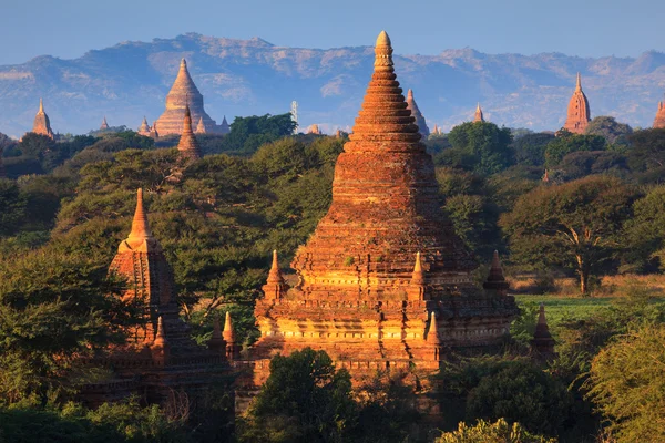 Świątynie Bagan o wschodzie słońca, Bagan, Myanmar — Zdjęcie stockowe