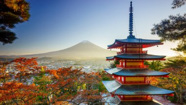 Mt. Fuji ile Chureito Pagoda, Fujiyoshida, Japonya 