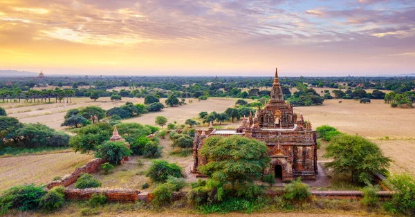 Świątynie bagan w zachód słońca, bagan, myanmar — Zdjęcie stockowe