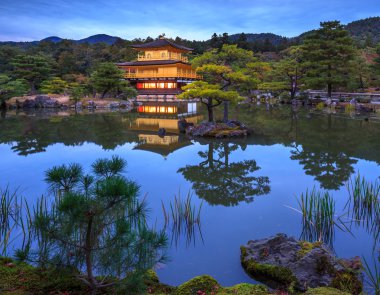 Kinkakuji altın pavyon geceleri, Kyoto, Japonya