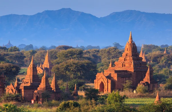 Chrámy bagan při západu slunce, bagan, myanmar — Stock fotografie