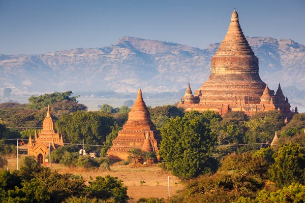 Os templos de bagan ao pôr-do-sol, Bagan, Myanmar — Fotografia de Stock