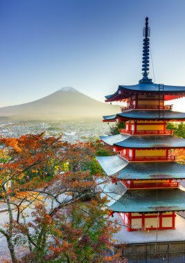 Mt. Fuji ile Chureito Pagoda, Fujiyoshida, Japonya