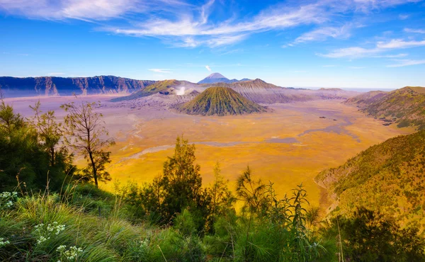 Bromo-Vulkan bei Sonnenaufgang, Ostjava, Indonesien — Stockfoto