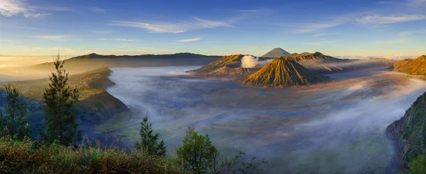 Volcán Bromo al amanecer, Java Oriental, Indonesia — Foto de Stock