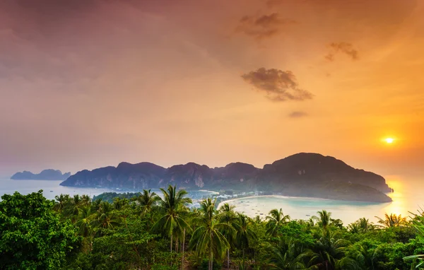 Isla Phi phi, Krabi, sur de Tailandia — Foto de Stock