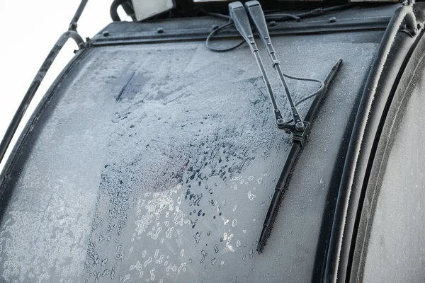 Finestra del trattore congelato, texture congelamento sfondo di vetro ghiaccio — Foto Stock