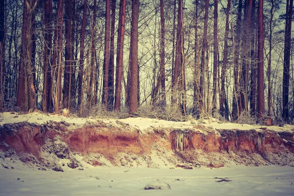 Estrada coberta de neve vazia na paisagem de inverno — Fotografia de Stock