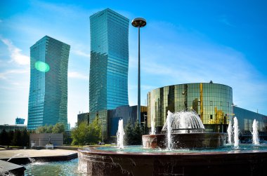 Astana içinde modern binalar