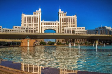Ulusal Corporation Kazmunaigas yuvarlak kare bina kompleksi