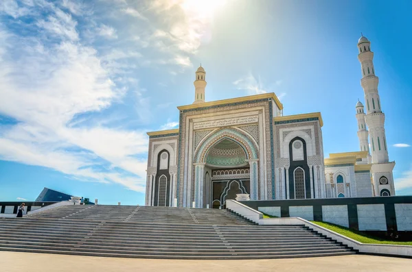 Maior mesquita na república do Cazaquistão e da Ásia — Fotografia de Stock