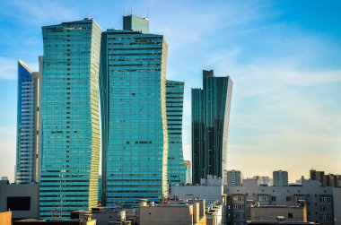 Astana içinde modern binalar