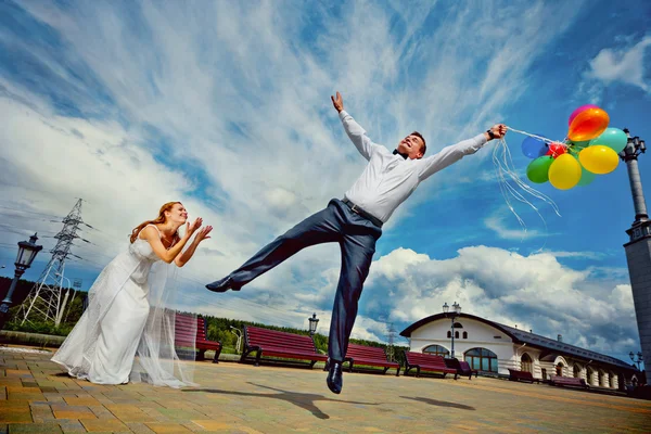 Wedding day - young couple is walking in park — Stock Photo, Image