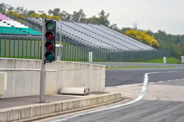 Vue depuis la pole position sur un circuit . — Photo