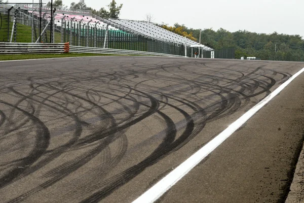 Vista da pole position em uma pista de corrida . — Fotografia de Stock