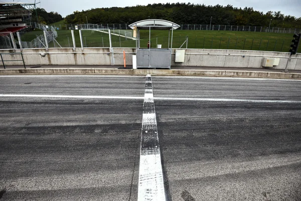 Blick von der Pole Position auf der Rennstrecke. — Stockfoto