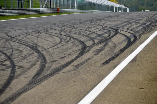 Vista da pole position em uma pista de corrida . — Fotografia de Stock