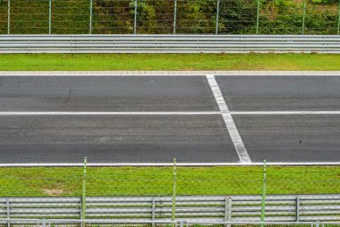 Bir yarış pisti kutup konumda görüntülemek. 