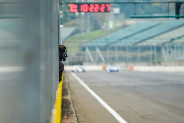 Vista da pole position em uma pista de corrida . — Fotografia de Stock