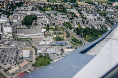 Cenevre, uçağın kanatları altına