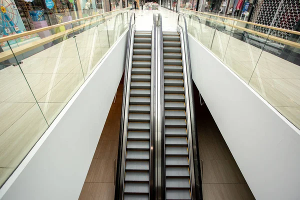 Escalator in a shopping center — Stock Photo, Image
