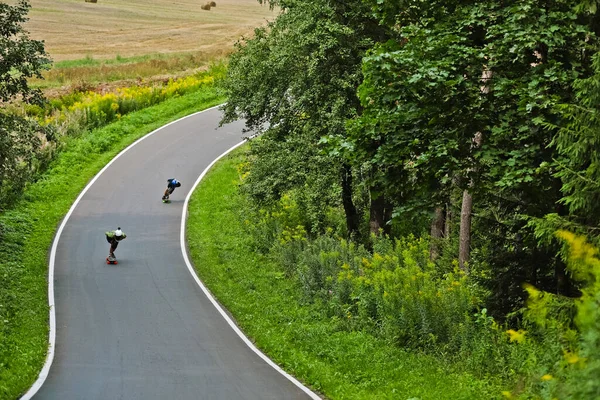 MINSK, BELARUS - 10 AUG 2019: Konkursy Longboardowe na torze, Białoruś, 10 AUG 2019 — Zdjęcie stockowe