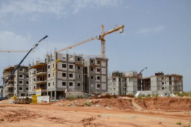 İsrail. Tel Aviv 'de. 15 Nisan 2015. Tel Aviv yakınlarında yeni bir bölgenin inşaatı.