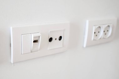 İsrail. Tel Aviv 'de. 15 Nisan 2015 'te. Pahalı konutlar. Milyonerlerin bölgesi. Gökdelenler. Enfes ve güzel alanlar ve balkonlar. Sauna, havuz ve spor salonu.