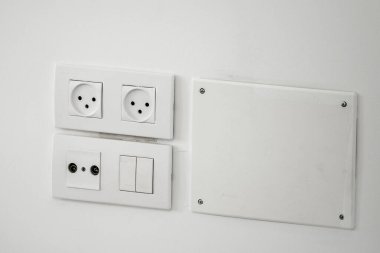 İsrail. Tel Aviv 'de. 15 Nisan 2015 'te. Pahalı konutlar. Milyonerlerin bölgesi. Bir gökdelenin çatısından bak. Teras, balkon ya da loggianın açık ya da yarı açık alanı.