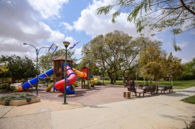 İsrail. 16 Nisan 2015. Kibbutz Çölündeki Ormanlık.