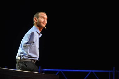 MINSK, BELARUS - 15 Nisan 2016: Minsk 'te ünlü konuşmacı Nick Vuychich. Bir günlük haber