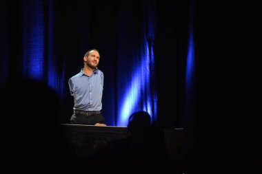 MINSK, BELARUS - 15 Nisan 2016: Minsk 'te ünlü konuşmacı Nick Vuychich. Bir günlük haber