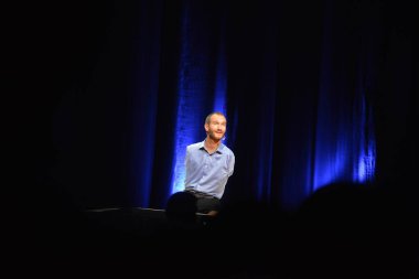 MINSK, BELARUS - 15 Nisan 2016: Minsk 'te ünlü konuşmacı Nick Vuychich. Bir günlük haber