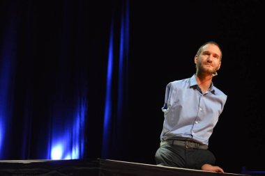 MINSK, BELARUS - 15 Nisan 2016: Minsk 'te ünlü konuşmacı Nick Vuychich. Bir günlük haber