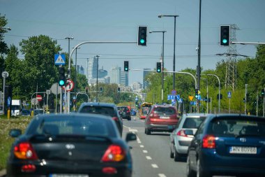 POLAND - 05 Mayıs 2020: Polonya 'da araba trafiği. Otoban ve trafik