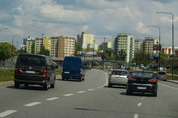 POLONIA - 05 DE MAYO DE 2020: Tráfico de automóviles en Polonia. Autobahn y tráfico — Foto de Stock