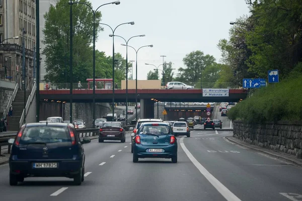POLONIA - 05 DE MAYO DE 2020: Tráfico de automóviles en Polonia. Autobahn y tráfico — Foto de Stock