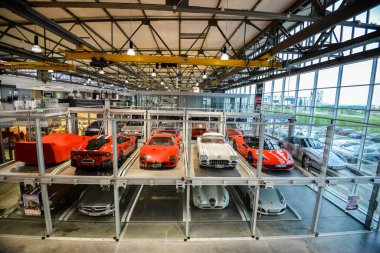 Boeblingen, Almanya - Temmuz 2016 - V8 HOTEL Motorworld Region Stuttgart. Dünyanın dört bir yanından toplanabilir arabalar sergisi.. 