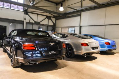 Boeblingen, Almanya - Temmuz 2016 - V8 HOTEL Motorworld Region Stuttgart. Dünyanın dört bir yanından toplanabilir arabalar sergisi.. 