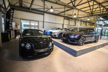 Boeblingen, Almanya - Temmuz 2016 - V8 HOTEL Motorworld Region Stuttgart. Dünyanın dört bir yanından toplanabilir arabalar sergisi.. 