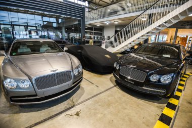 Boeblingen, Almanya - Temmuz 2016 - V8 HOTEL Motorworld Region Stuttgart. Dünyanın dört bir yanından toplanabilir arabalar sergisi.. 