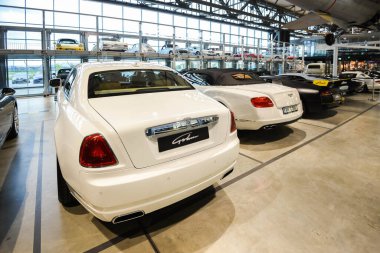 Boeblingen, Almanya - Temmuz 2016 - V8 HOTEL Motorworld Region Stuttgart. Dünyanın dört bir yanından toplanabilir arabalar sergisi.. 