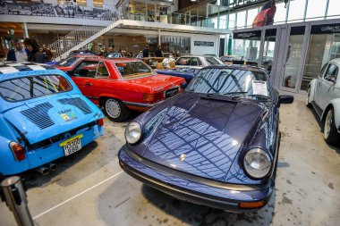 Boeblingen, Almanya - Temmuz 2016 - V8 HOTEL Motorworld Region Stuttgart. Dünyanın dört bir yanından toplanabilir arabalar sergisi.. 