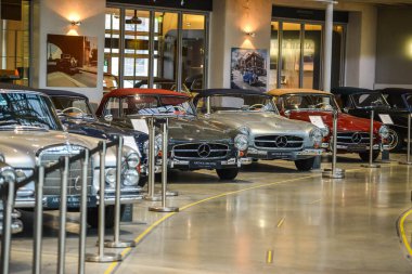 Boeblingen, Almanya - Temmuz 2016 - V8 HOTEL Motorworld Region Stuttgart. Dünyanın dört bir yanından toplanabilir arabalar sergisi.. 