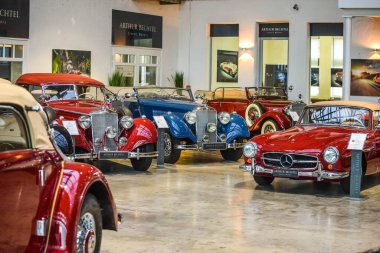 Boeblingen, Almanya - Temmuz 2016 - V8 HOTEL Motorworld Region Stuttgart. Dünyanın dört bir yanından toplanabilir arabalar sergisi.. 