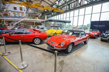 Boeblingen, Almanya - Temmuz 2016 - V8 HOTEL Motorworld Region Stuttgart. Dünyanın dört bir yanından toplanabilir arabalar sergisi.. 